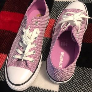 Converse, purple pattern